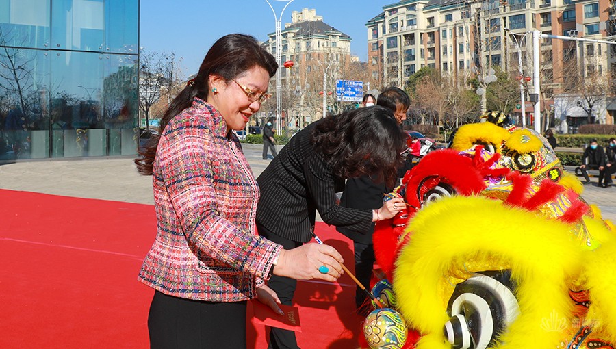 新枫华置业总裁李燕女士出席郑州熙地港2021年开工仪式